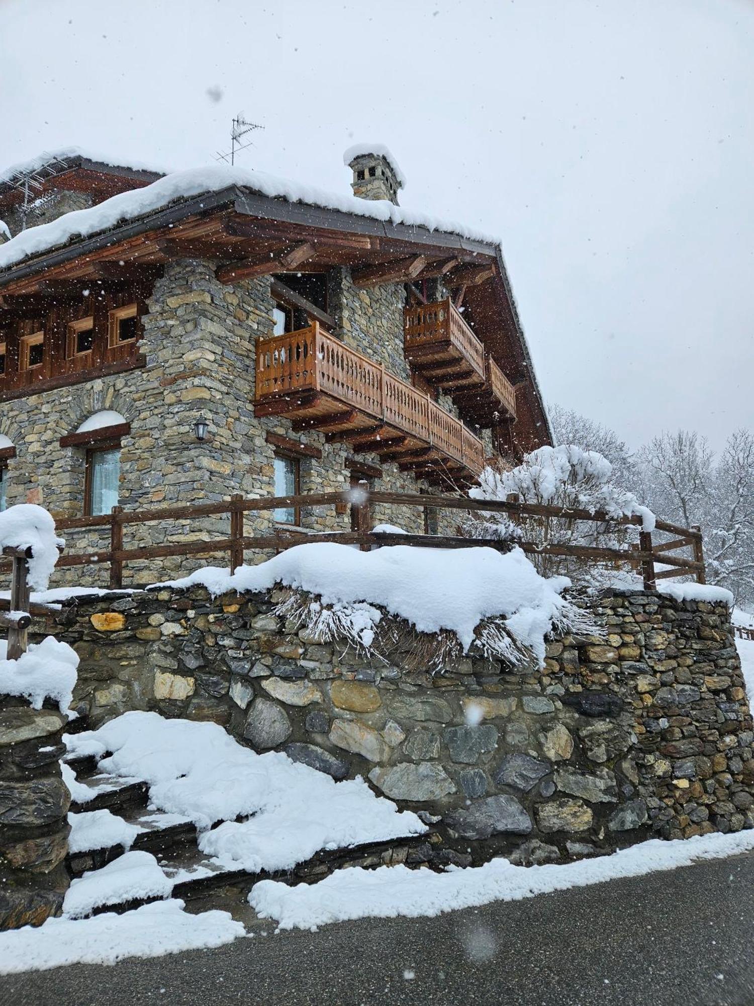 Relax Mountain Apartment La Salle Exterior photo